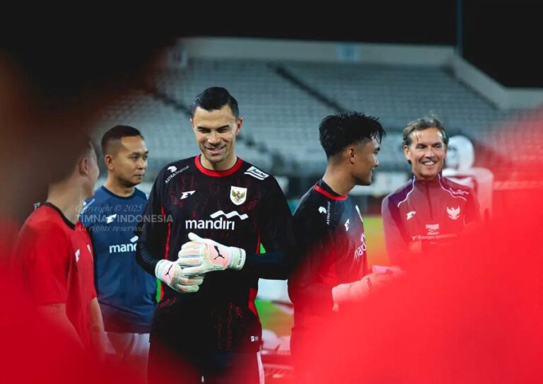 Adu Gaji Kiper Timnas Indonesia Emil Audero dengan Maarten Paes, Bak Langit dan Bumi